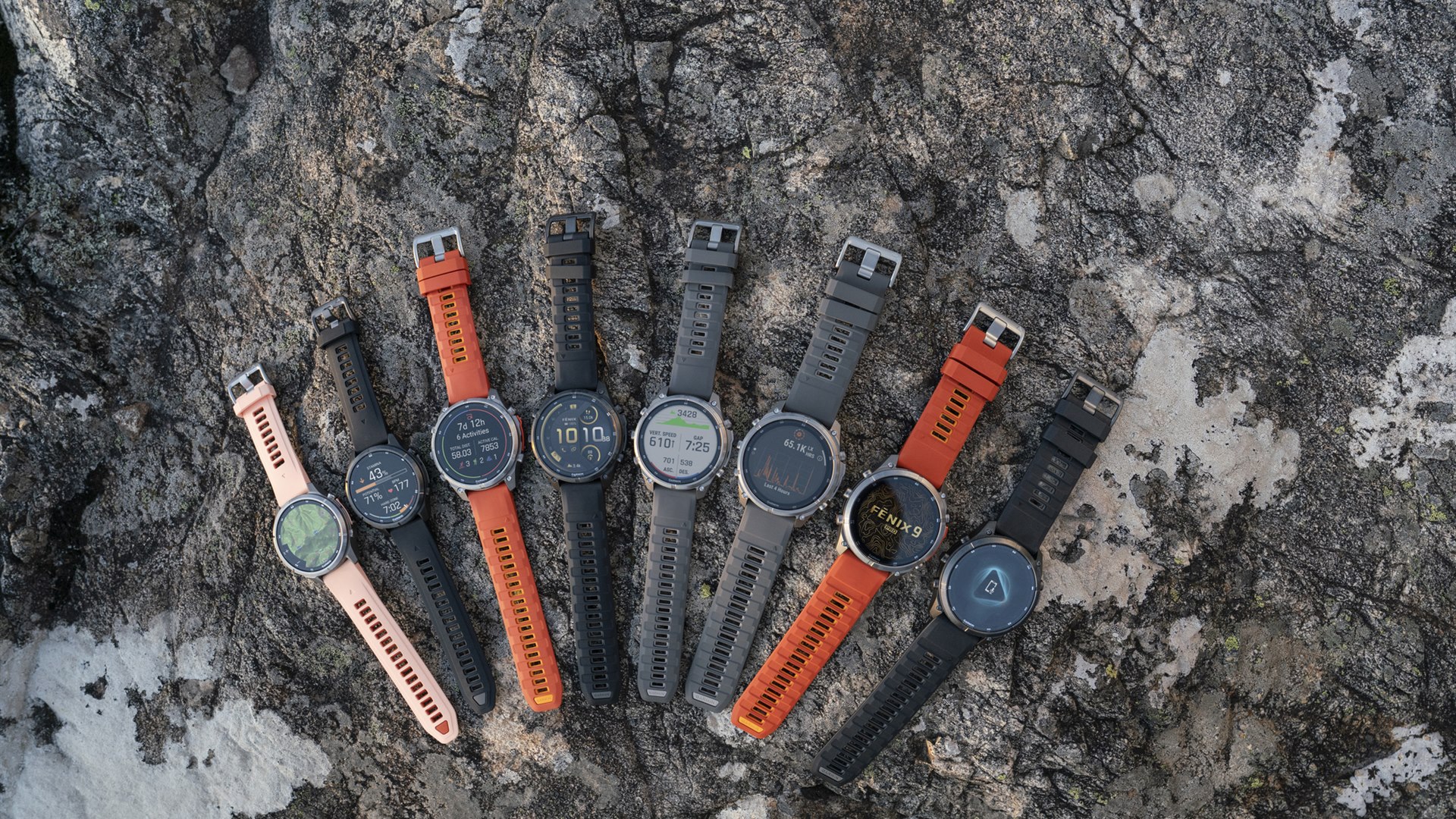 Garmin fenix 9 系列九款錶款並排陳列在岩石上,錶面分別顯示活動摘要、地圖與體力數據