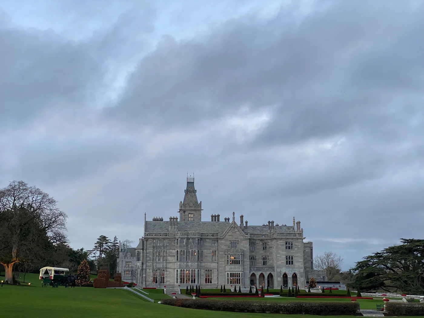 從球場方向看向 Adare Manor 主樓